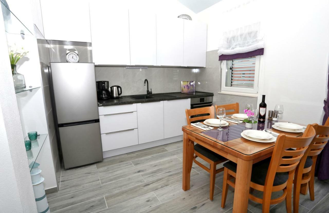 Apartman Kristian Trogir Buitenkant foto
